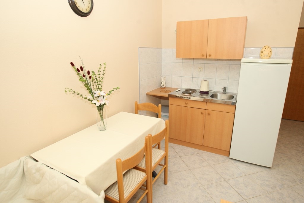 Apartment 10