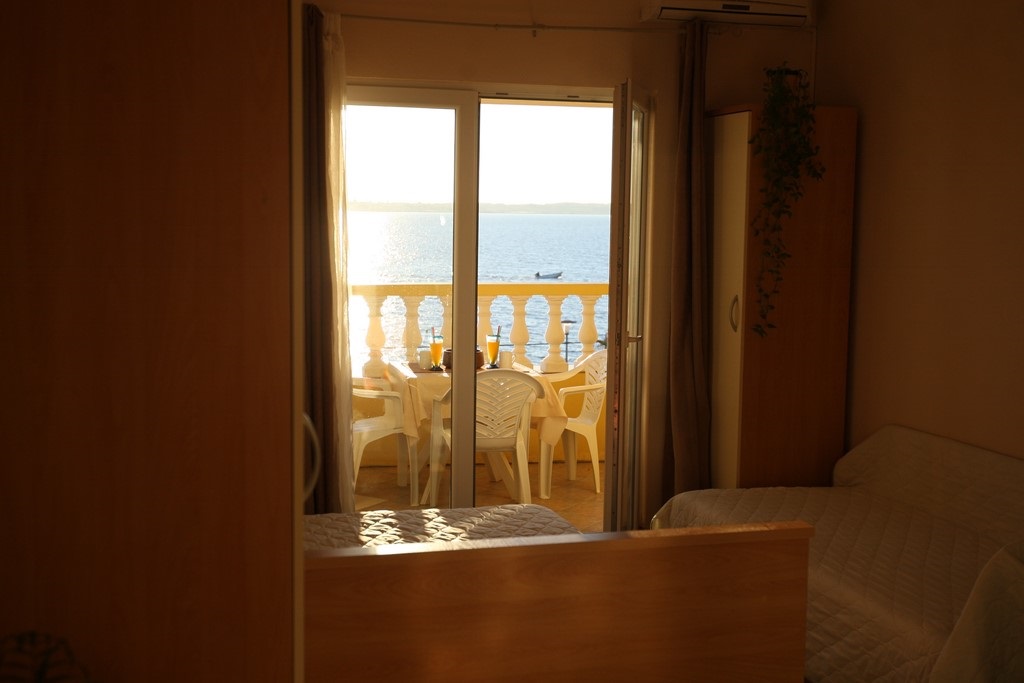 Apartment 10