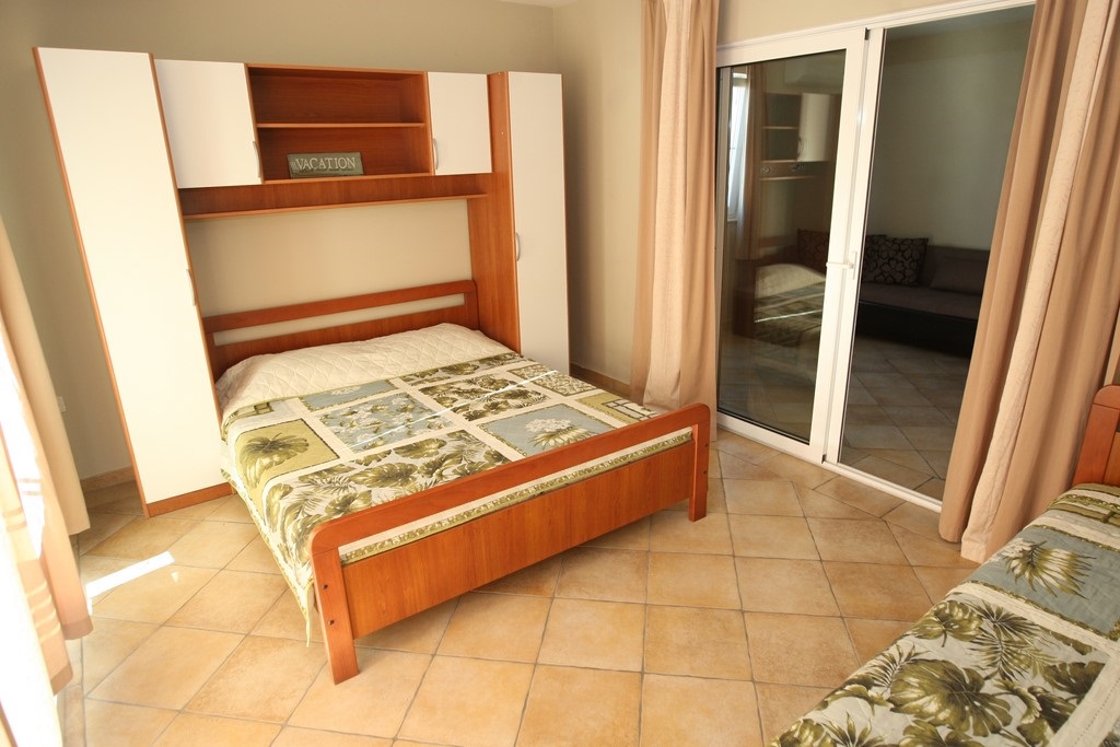 Apartment 5