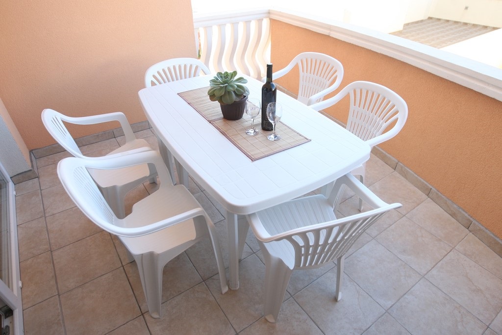Apartment 6