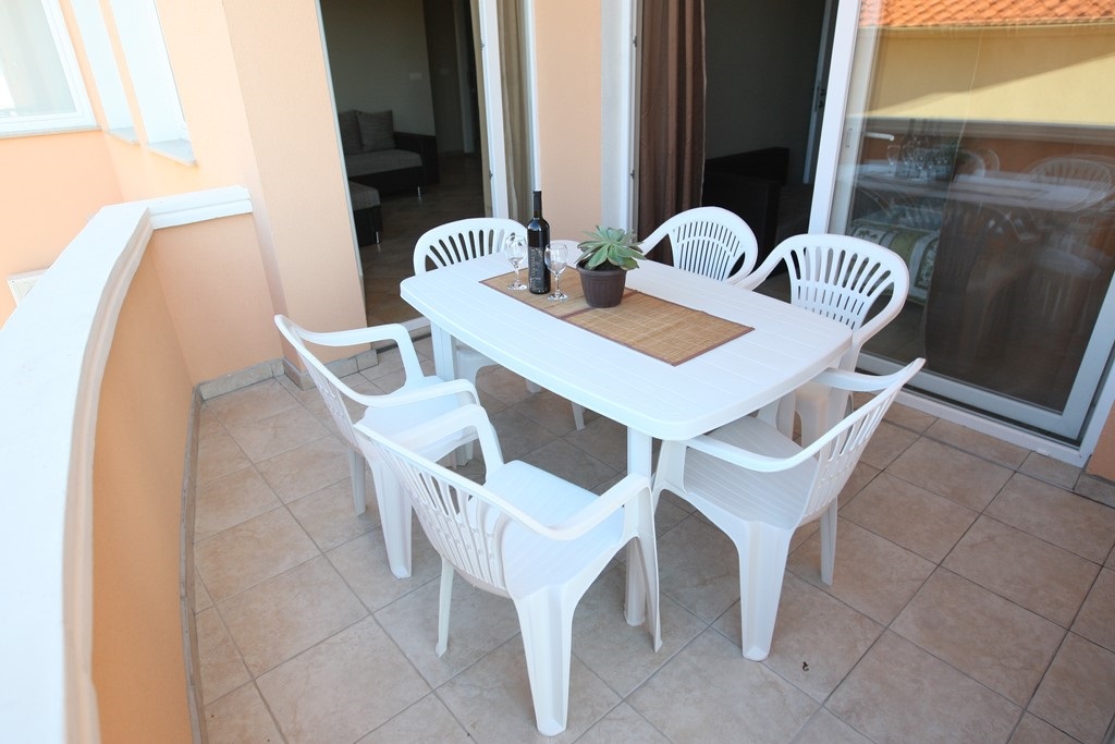 Apartment 6