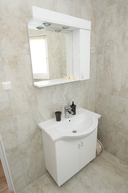 Apartment 6